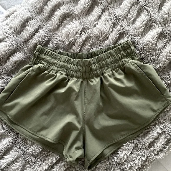 OFFLINE by Aerie Shorts - Picture 1 of 4